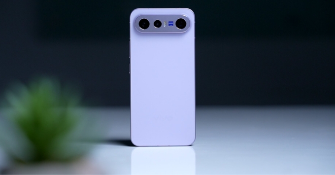 Nên mua Vivo X300 FE hay Xiaomi 17?
