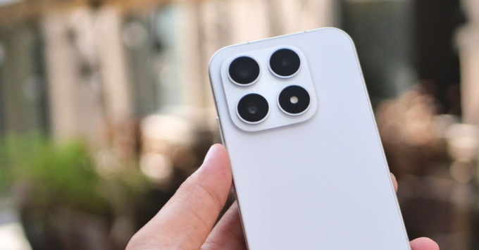 Vivo X300 FE vs Xiaomi 17 về camera