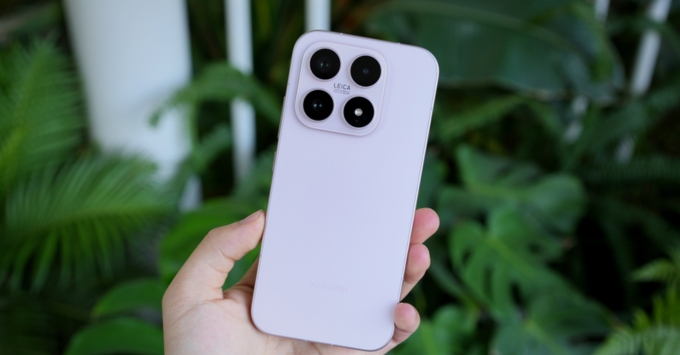 So sánh Vivo X300 FE vs Xiaomi 17 về thiết kế