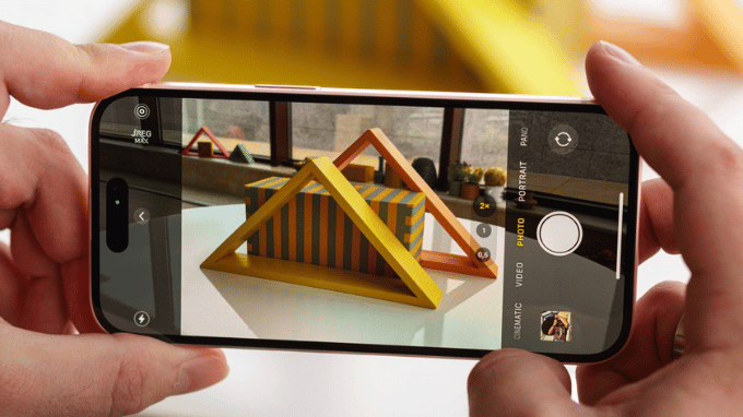 Camera 48MP của iPhone 15 màu sắc tự nhiên chế độ Cinematic độc đáo