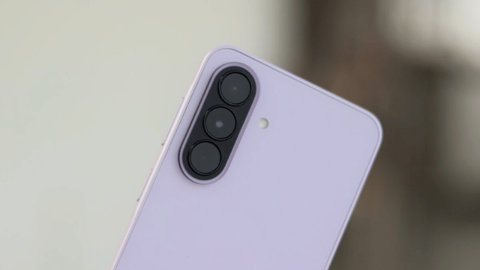 Cụm ba camera sau của Galaxy A27