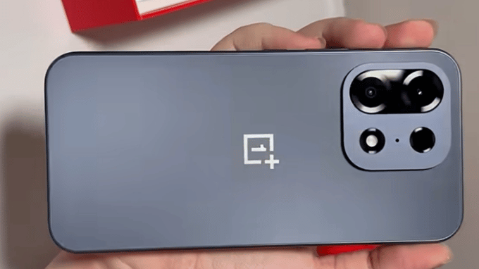 Cụm camera 50MP phía sau OnePlus Turbo 6X
