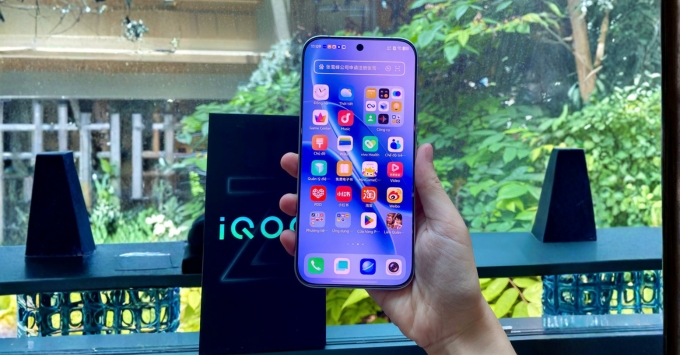 Đánh giá màn hình AMOLED Vivo iQOO Z11 Turbo