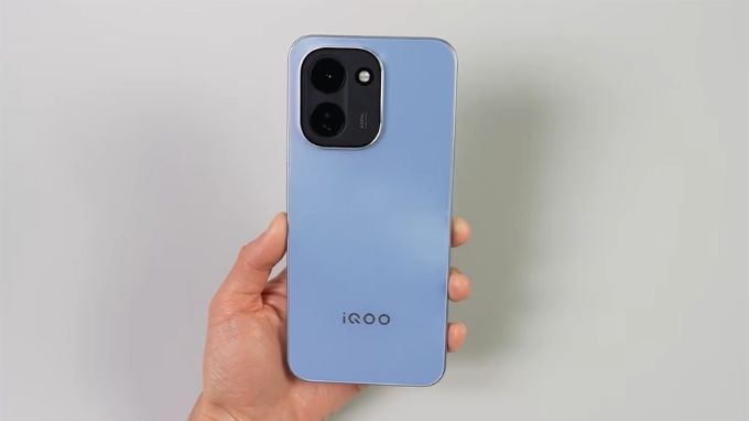 Vivo iQOO Z11 Turbo và Vivo iQOO Z11 có thiết kế đẹp