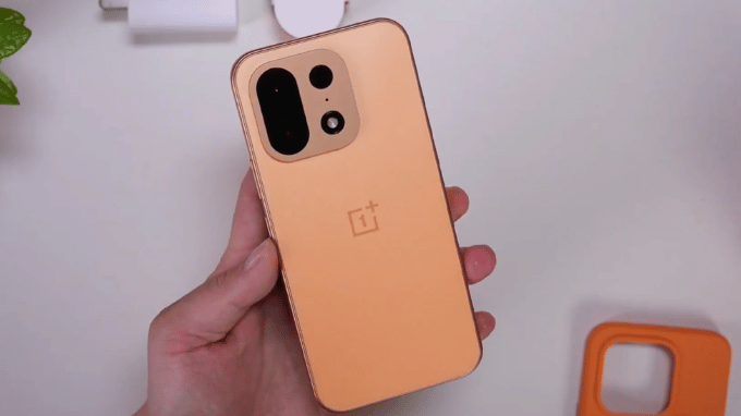 Khe thẻ nhớ mở rộng 2TB trên OnePlus Turbo 6X