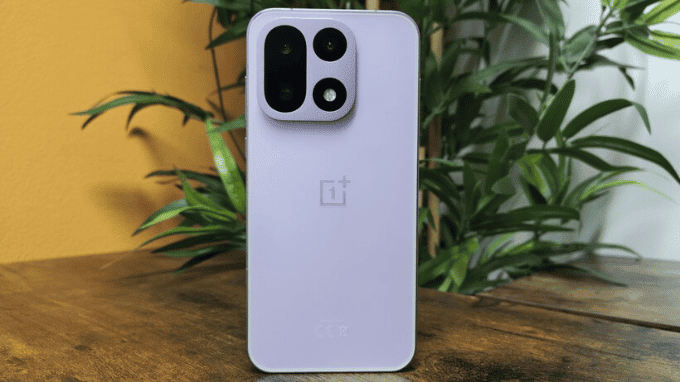 Khung viền gốm nano phẳng cực sang trọng của OnePlus 15
