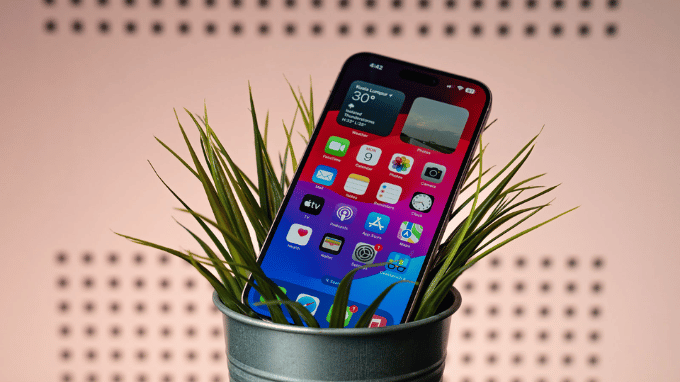 Màn hình OLED của iPhone 15 6.1 inch màu sắc chính xác Dolby Vision