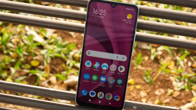 màn hình của Poco C75 và Samsung Galaxy A06