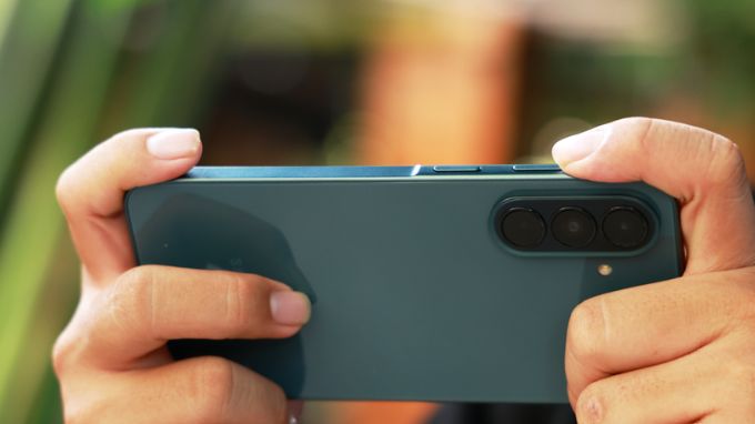 Samsung Galaxy A27 và Samsung Galaxy A37