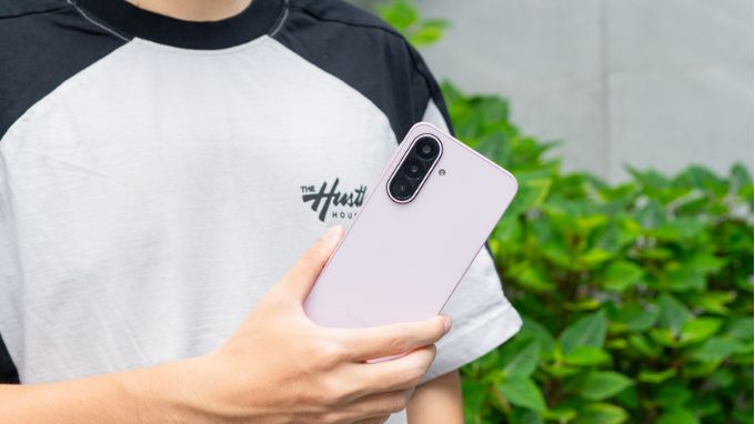 thiết kế của Samsung Galaxy A27 và Samsung Galaxy A37