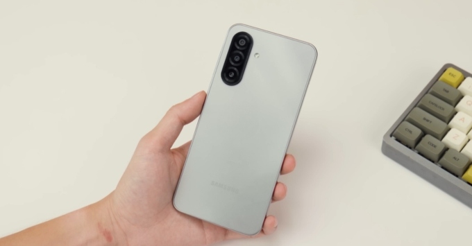 Samsung Galaxy A17 5G chạy Android 15 cùng giao diện One UI thân thiện