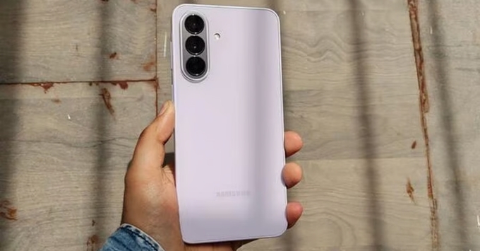 Samsung Galaxy A27 5G chạy Android 16 cùng giao diện One UI 8.5 mới nhất