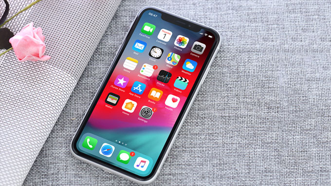 Thiết kế iPhone Xr và Google Pixel 3 XL hợp xu hướng