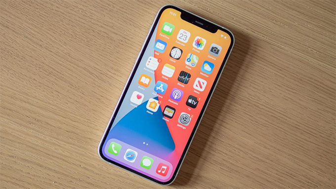 màn hình iPhone 13 và iPhone 12 đều sử dụng tấm nền OLED cao cấp