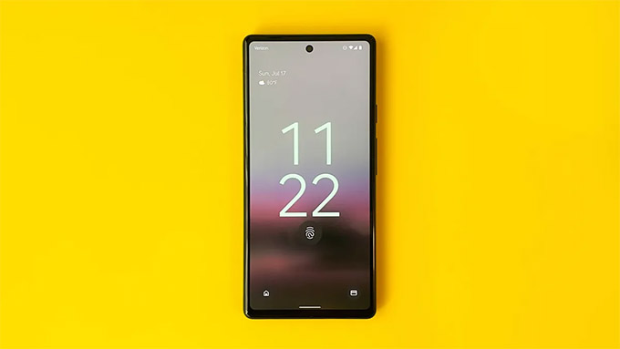 Google Pixel 6a sở hữu ngoại hình nhỏ gọn, màn hình sắc nét