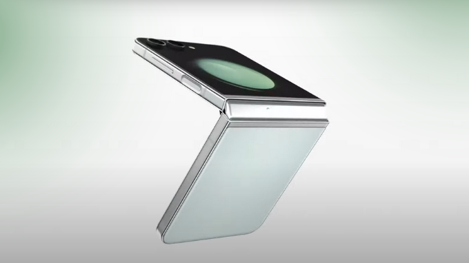 Galaxy Z Flip 5 màu xanh mint