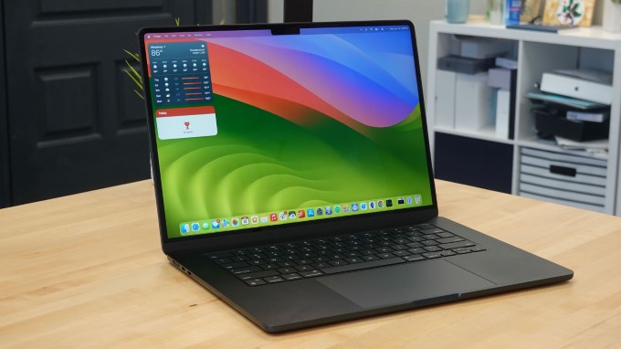 MacBook Air 15 inch đã từng không được ra mắt vì Intel