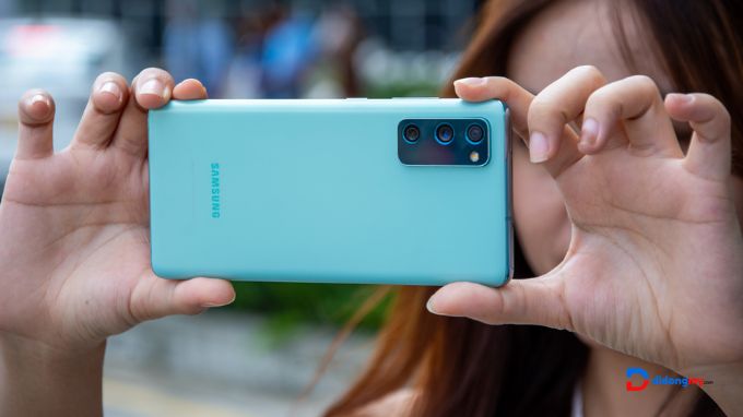 Samsung Galaxy S20 FE camera