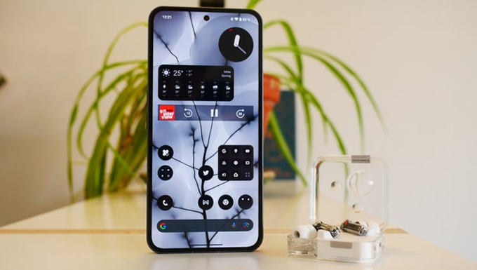 So sánh Google Pixel 7 và Nothing Phone 2 về phần mềm