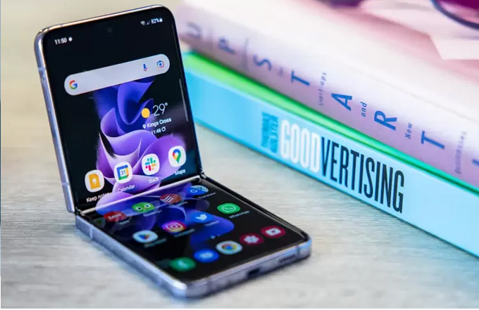 So sánh Samsung Galaxy Z Flip5 và Galaxy Z Fold5 về màn hình Galaxy Z Flip5