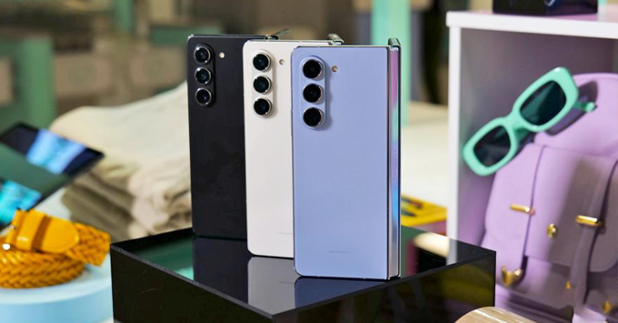 So sánh Samsung Galaxy Z Flip5 và Galaxy Z Fold5 về thiết kế Galaxy Z Fold5