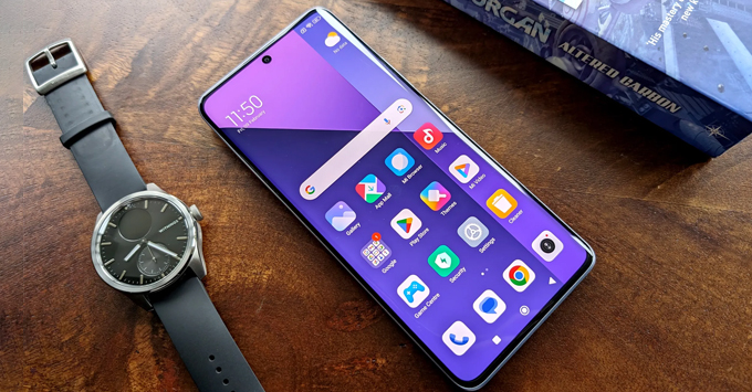 So sánh OPPO Reno12 F và Xiaomi Redmi Note 13 Pro Plus về màn hình