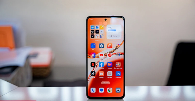 OPPO Reno12 F và Xiaomi Redmi Note 13 Pro Plus về màn hình