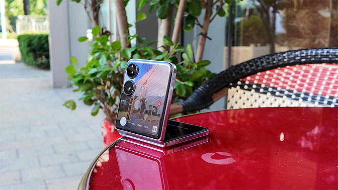 Điện thoại Mix Flip đi kèm hệ thống camera kép phía sau