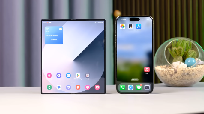 Chọn sản phẩm nào giữa Galaxy Z Fold 6 và iPhone 15 Pro Max?