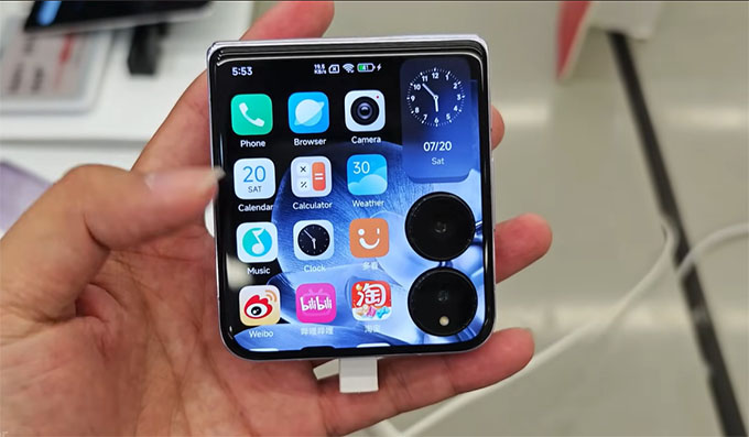 Màn hình phụ Xiaomi Mix Flip tự hào có kích thước 4 inch