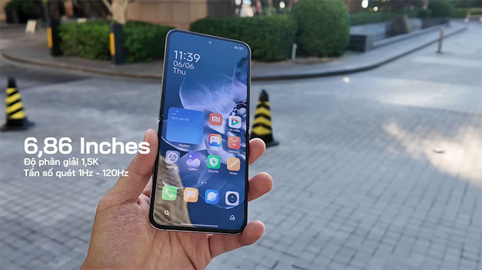 Xiaomi Mix Flip được trang bị màn hình AMOLED với kích thước 6,86 inch