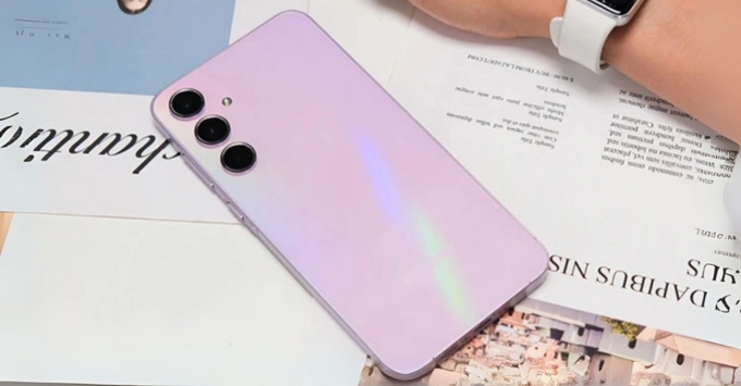 so sánh pixel 8 và galaxy A55