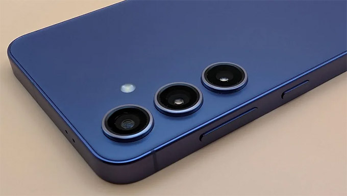 Mặt sau của Galaxy S24 cũ 128GB nổi bật với cụm ba camera linh hoạt