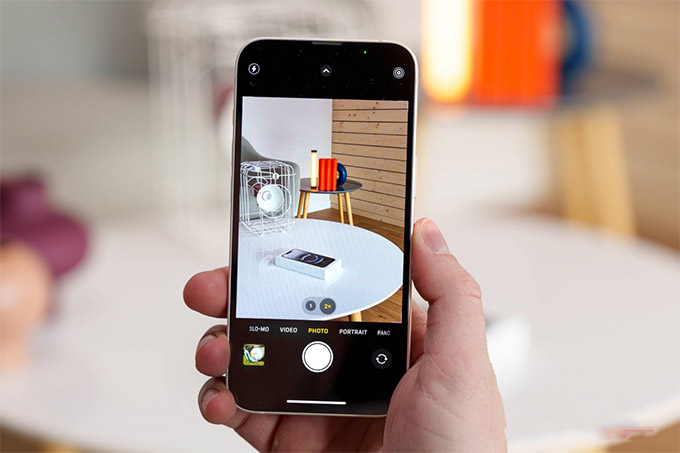 Máy ảnh của iPhone 16e 128GB cũ mang đến sự tối giản nhưng vẫn đáp ứng tốt nhu cầu chụp ảnh