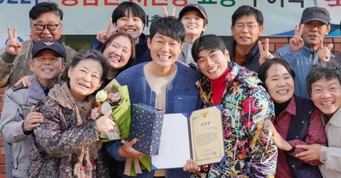 Phim hài hàn quốc hay nhất Đầu gấu đụng đầu đất - Bearman (2023)