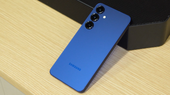 Samsung Galaxy S25 với khung Armor Aluminium cao cấp và kính Gorilla Glass Victus 2