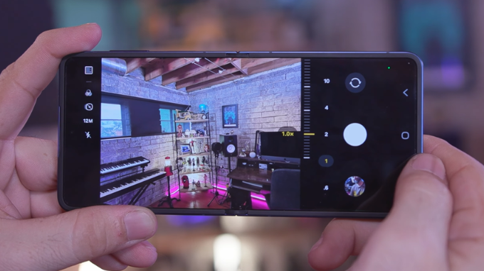 Galaxy Z Flip 7 với khả năng chụp ảnh linh hoạt và công nghệ Nightography