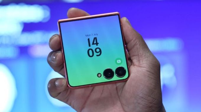 Samsung Galaxy Z Flip7 512GB Cty camera