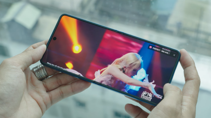 Màn hình chính của Samsung Galaxy Z Flip7 FE chuẩn flagship