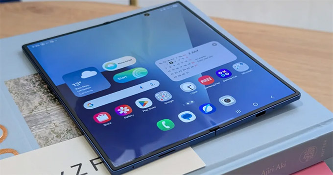 Màn hình ngoài Dynamic AMOLED 2X của Z Fold 7 được nâng cấp lớn hơn