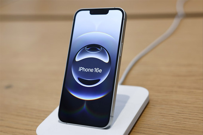 iPhone 16e cũ giá rẻ giờ đây sở hữu màn hình OLED 6,1 inch