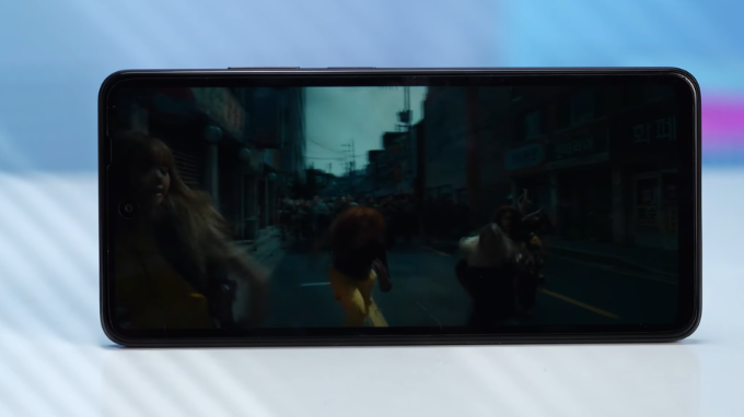 Màn hình OPPO A5i với 90Hz mang lại trải nghiệm mượt mà