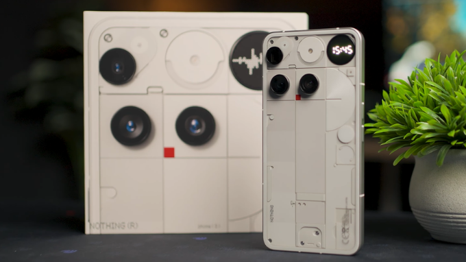 Nothing Phone (3) với thiết kế mặt lưng trong suốt và Glyph Matrix độc đáo