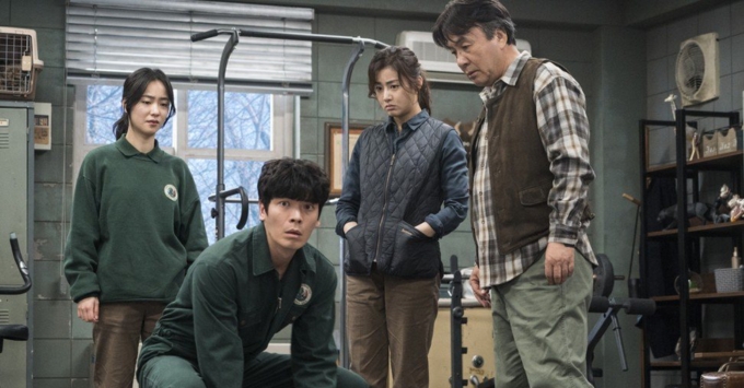 Phim hài hàn quốc hay nhất Sở thú thoát ế - Secret Zoo (2020)