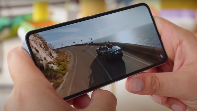 Samsung Galaxy Z Flip 6 với màn hình ngoài nhỏ hơn