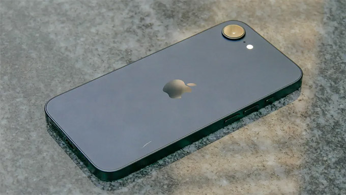 iPhone 16e 256GB cũ vẫn giữ ngôn ngữ thiết kế quen thuộc của Apple