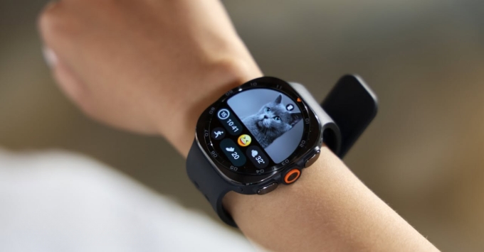 Màn hình Super AMOLED 5.000 nits trên Samsung Galaxy Watch Ultra 2