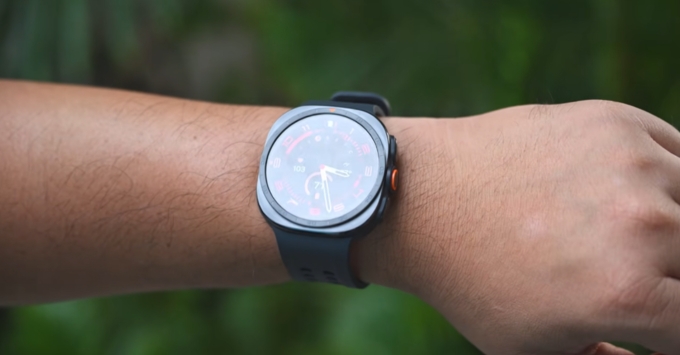 Thiết kế Samsung Galaxy Watch Ultra 2 với khung Titanium dành cho thể thao ngoài trời