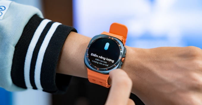 Galaxy Watch Ultra theo dõi mức năng lượng cơ thể và các chỉ số sức khỏe