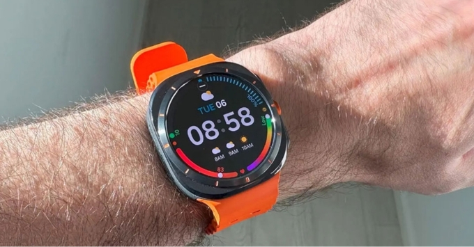 Samsung Galaxy Watch Ultra với thiết kế Cushion 47mm và khung Titanium bền bỉ